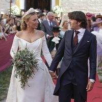 Diego Ventura, rejoneador, y su ya mujer Rocío Pérez tras su boda en Sevilla