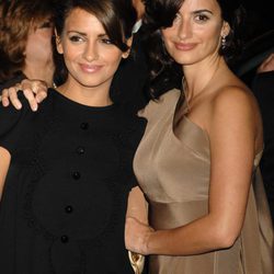 Mónica Cruz y Penélope Cruz en la gala Pre-Oscars 2007
