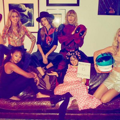 Taylor Swift y Gigi Hadid celebran Halloween 2016 junto a unas amigas