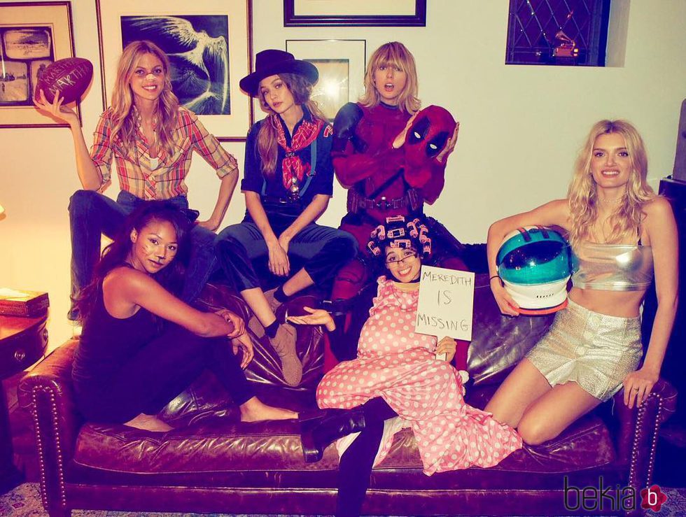 Taylor Swift y Gigi Hadid celebran Halloween 2016 junto a unas amigas