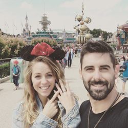 Yoli y Jonathan 'GH 15' en Disneyland Paris tras su pedida de mano