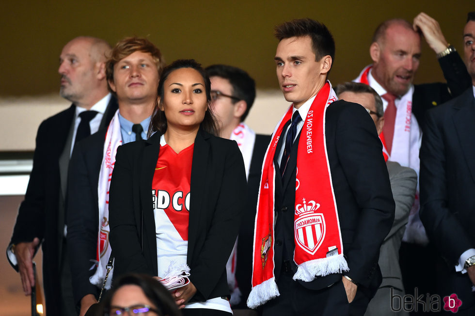 Louis Ducruet y Marie Chevallier en el partido que enfrentó al Mónaco contra el CSKA Moscú