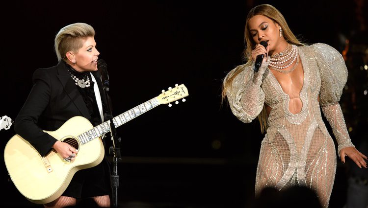 Beyoncé y Natalie Maines en los CMA Awards 2016