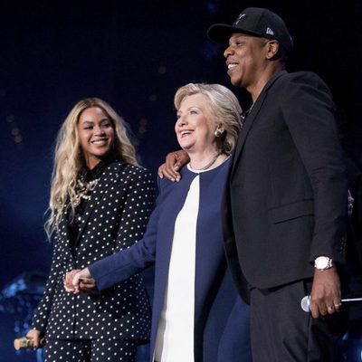 Beyoncé y Jay Z apoyando a Hillary Clinton