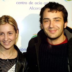 Alejandro Parreño y Mireia Montávez durante un acto promocional tras 'OT 1'