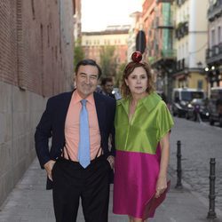 Ágatha Ruiz de la Prada y Pedro J. Ramírez llegando a un acto público en Madrid