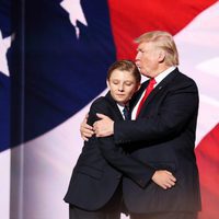 Donald Trump con su hijo pequeño Barron