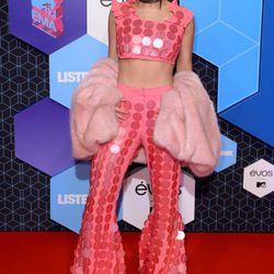Charli XCX en la alfombra roja de los MTV EMA 2016