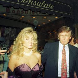 Marla Maples y Donald Trump en los años noventa