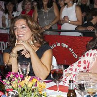 Raquel Bollo e Isabel Pantoja en el Festival del Potaje Gitano