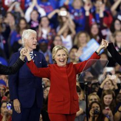 Hillary Clinton recibe el apoyo de Bill Clinton, Bon Jovi y Lady Gaga