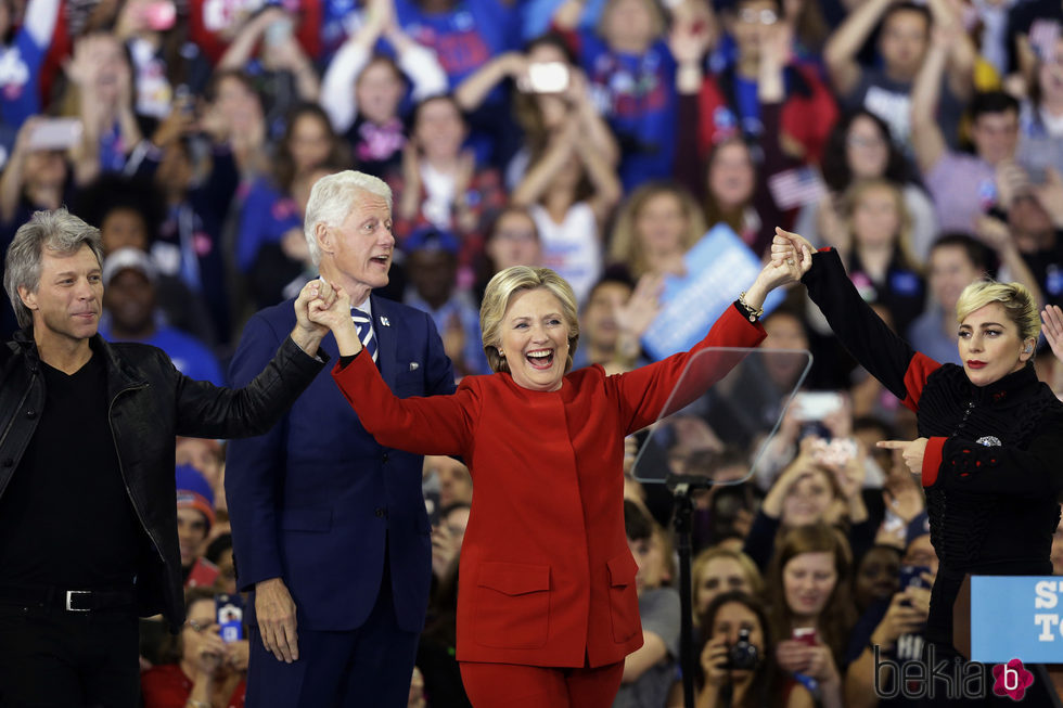Hillary Clinton recibe el apoyo de Bill Clinton, Bon Jovi y Lady Gaga