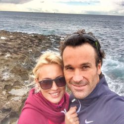 Carlos Moyá y Carolina Cerezuela posan enamorados en Mallorca