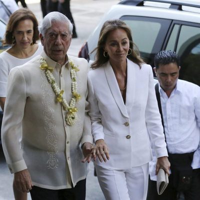 Isabel Preysler y Mario Vargas Llosa en Filipinas