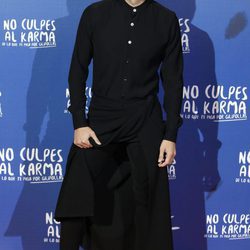 Álex García durante la premiere de la película 'No culpes al karma de lo que te pasa por gilipollas'