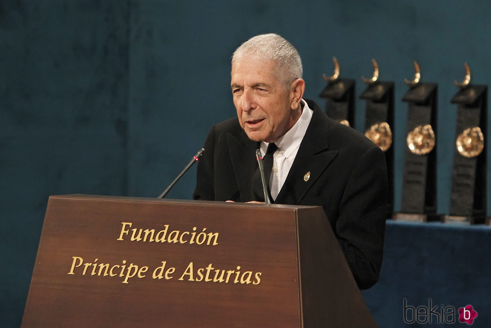 Leonard Cohen recibiendo el Premio Principe de Asturias de Las Letras