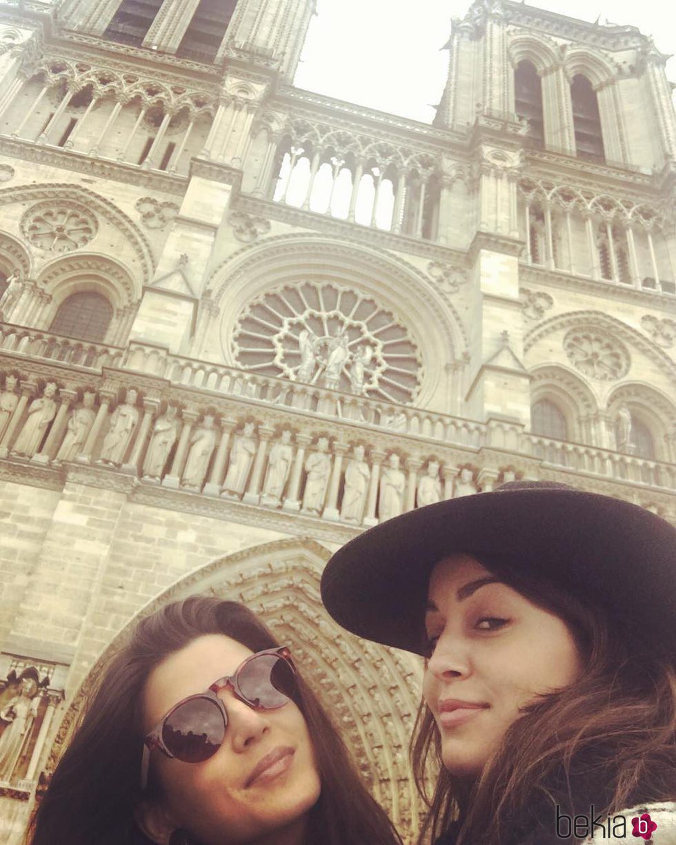 Clara Lago e Hiba Abouk en París