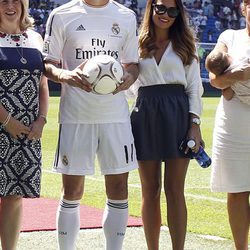 Gareth Bale con su mujer Emma Rhys Jones en su presentación como jugador del Real Madrid