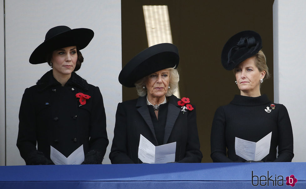 Kate Middleton, Camilla Parker Bowles y Sophie Rhys Jones en el Día del Recuerdo 2016