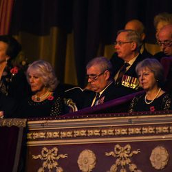 La Princesa Ana, el Príncipe Carlos, Camilla Parker y el Duque de York en el Festival del Recuerdo 2016