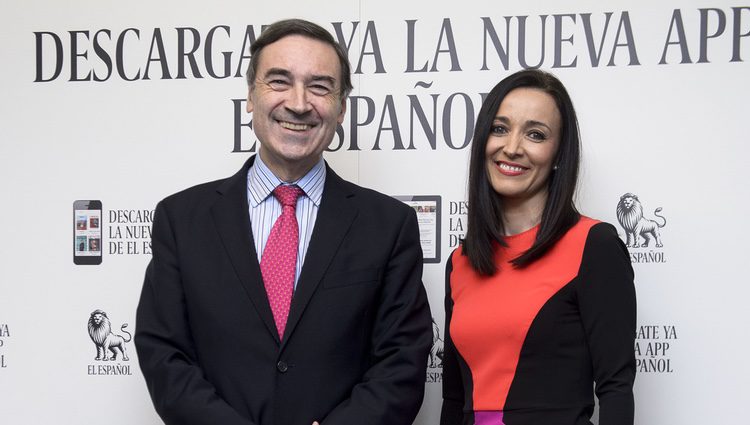 Pedro J. Ramírez y Cruz Sánchez de Lara posando juntos por primera vez como pareja