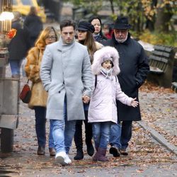 Paula Echevarría con David Bustamante, su hija Daniella y sus padres en Nueva York