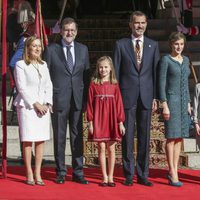 Los Reyes Felipe y Letizia con sus hijas, Mariano Rajoy, Ana Pastor y Pío García Escudero en la Apertura de la XII Legislatura