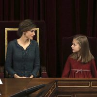 La Reina Letizia con la Princesa Leonor y la Infanta Sofía en la Apertura de la XII Legislatura