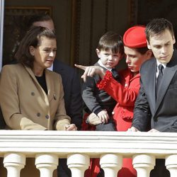 Carlota Casiraghi con su hijo Raphaël y junto a Estefanía de Mónaco y Louis Ducruet en el Día Nacional de Mónaco 2016