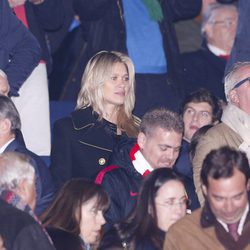 Carla Pereyra apoyando a Simeone en las gradas del Calderón