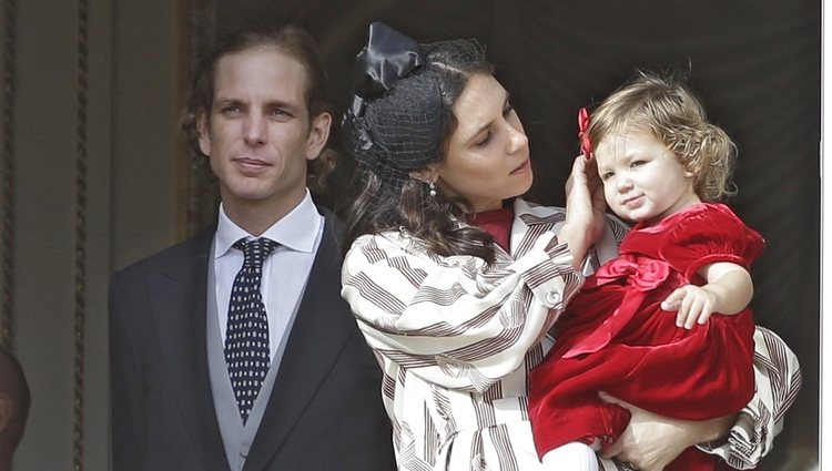 Tatiana Santo Domingo acaricia a su hija India junto a Andrea Casiraghi en el Día Nacional de Mónaco 2016