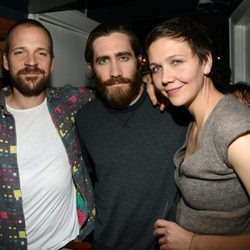 Jake y Maggie Gyllenhaal junto al marido de ella