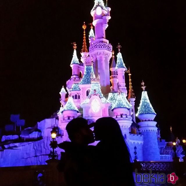Jesé Rodríguez en Disneyland París con su novia Aurah Ruiz