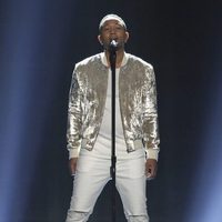 John Legend actuando en los American Music Awards 2016