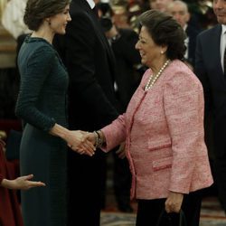 La Reina Letizia saluda a Rita Barberá en la Apertura de la XII Legislatura