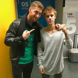 Sergio Ramos posando con Justin Bieber