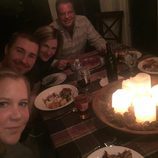 Amy Schumer celebra Acción de Gracias con unos amigos
