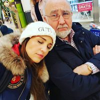 Paula Echevarría y su padre, agotados tras las compras del Black Friday