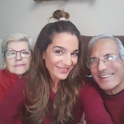 Raquel Bollo haciéndose un selfie con sus padres