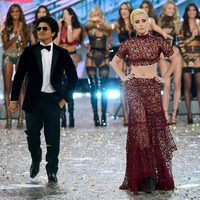 Lady Gaga, The Weekend y Bruno Mars en la pasarela del Victoria's Secret Fashion Show 2016