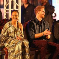 Rihanna y el Príncipe Harry en el concierto por el 50 aniversario de la independencia de Barbados