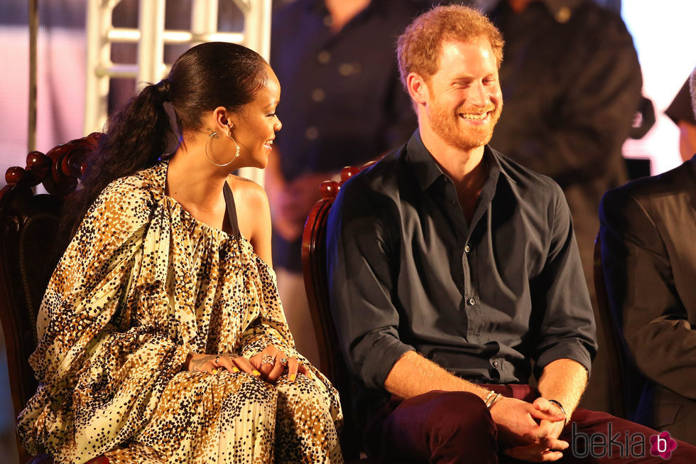 El Príncipe Harry y Rihanna se divierten en el 50 aniversario de la independencia de Barbados