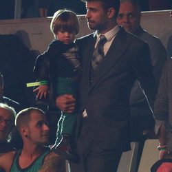 Gerard Piqué y su hijo Sasha en Los40 Music Awards 2016