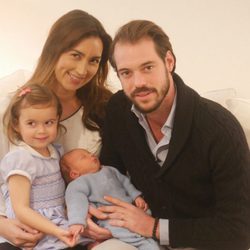 Primera imagen de Liam de Luxemburgo con sus padres Félix y Claire y su hermana Amalia