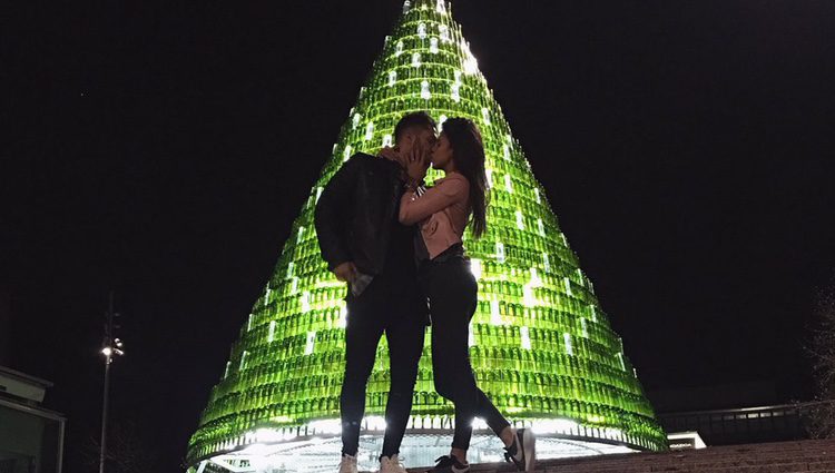 Hugo Paz y Sofía Suescun, muy románticos con un árbol de navidad