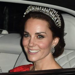 Kate Middleton con tiara de camino a la recepción al Cuerpo Diplomático en Buckingham Palace