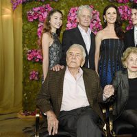 Kirk Douglas celebra su 100 cumpleaños junto a su familia