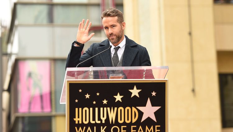 Ryan Reynolds durante su discurso recibiendo la estrella del Paseo de la Fama de Hollywood