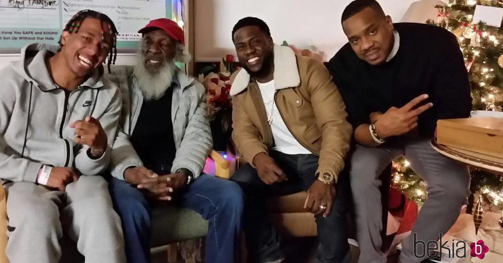 Kevin Hart, Dick Gregory y Duane Martin visitan a Nick Cannon