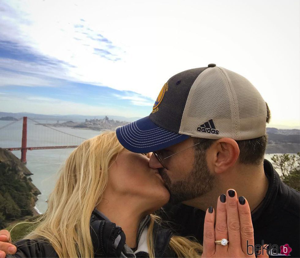 Brittany Daniel y Adam Touni se han comprometido